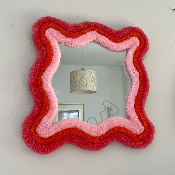 Wavy carpet mirror by Curious - Picture 2 of 4